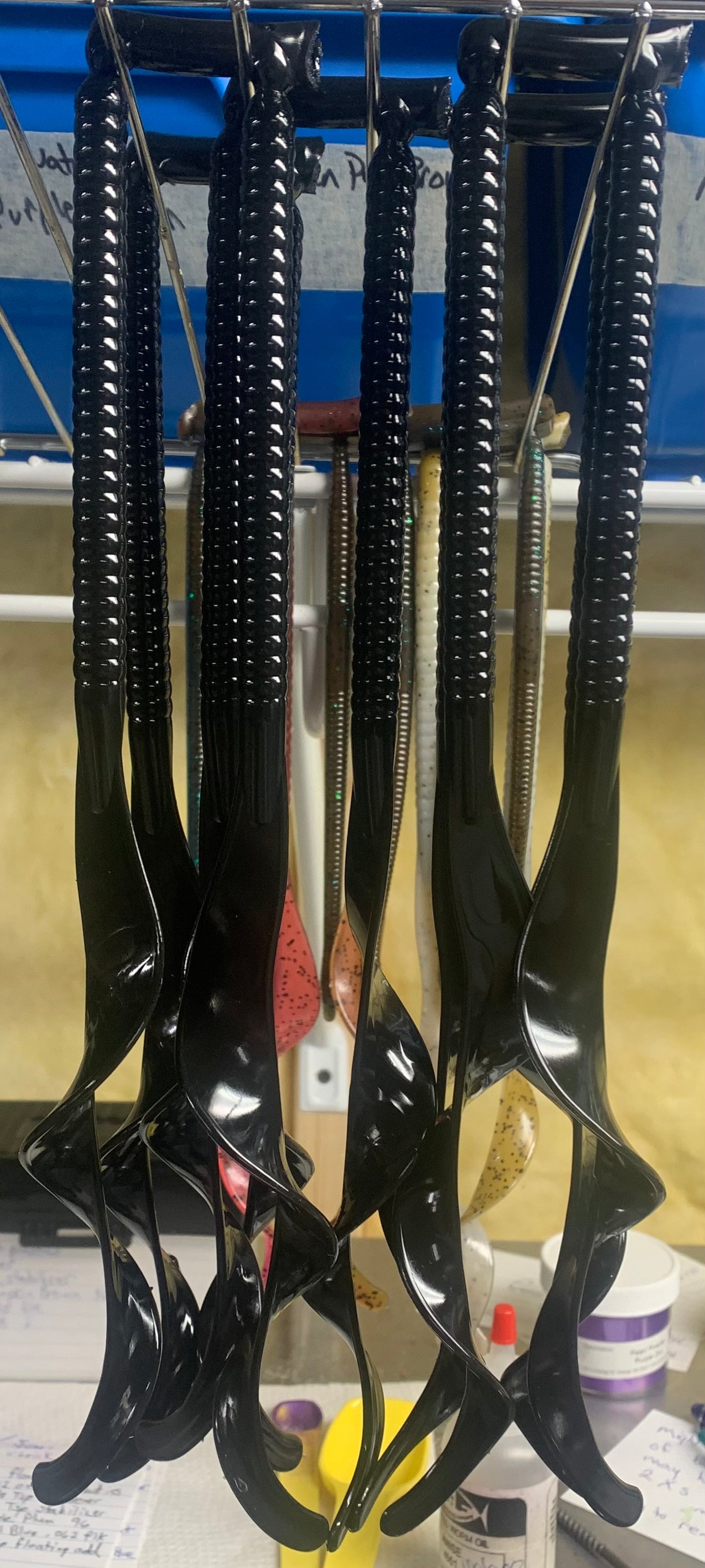 Kmag Worm Color 033 Black Floating N/S