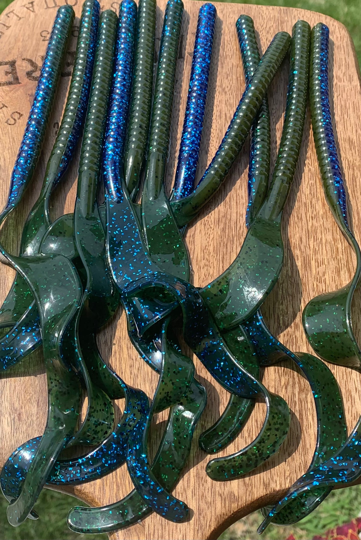 Kmag Worm Color 044 Okochobee Craw floating